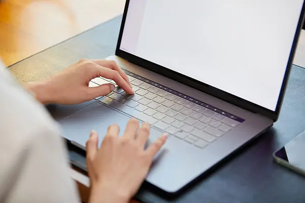 台式电脑显卡在什么地方